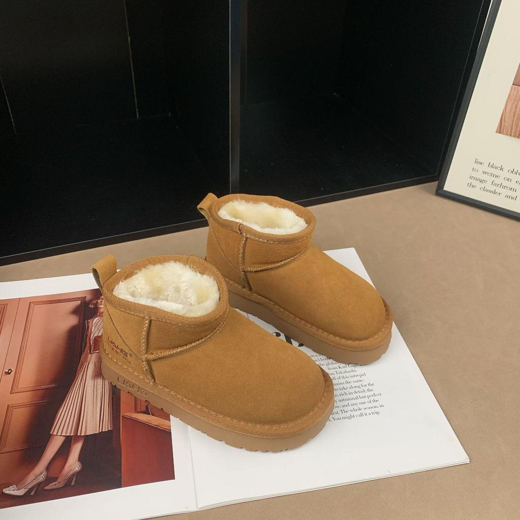Children's 2025 Winter Snow Boots: Warm Cotton Boots for Boys & Girls, Fashionable and Versatile Short Casual Style.