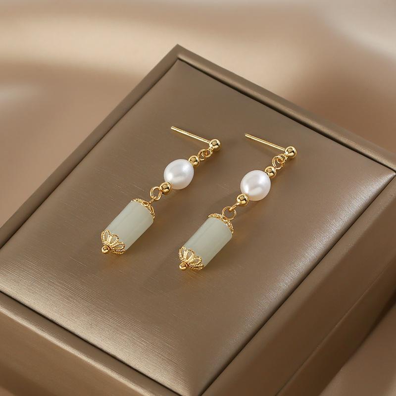 

Small and delicate jade earrings for women, vintage style pearl drop earrings with a niche appeal S9Silver pin earrings Jadeite earrings925Silver