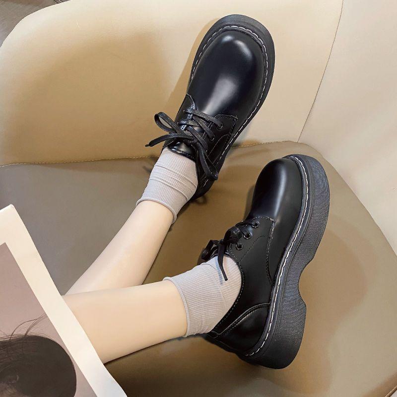 Chaussures rétro faciles à assortir à semelles épaisses de style britannique JW BV en cuir à gros orteil et à petit bout pour femmes, nouvelles escarpins à bout rond muffin tout-aller