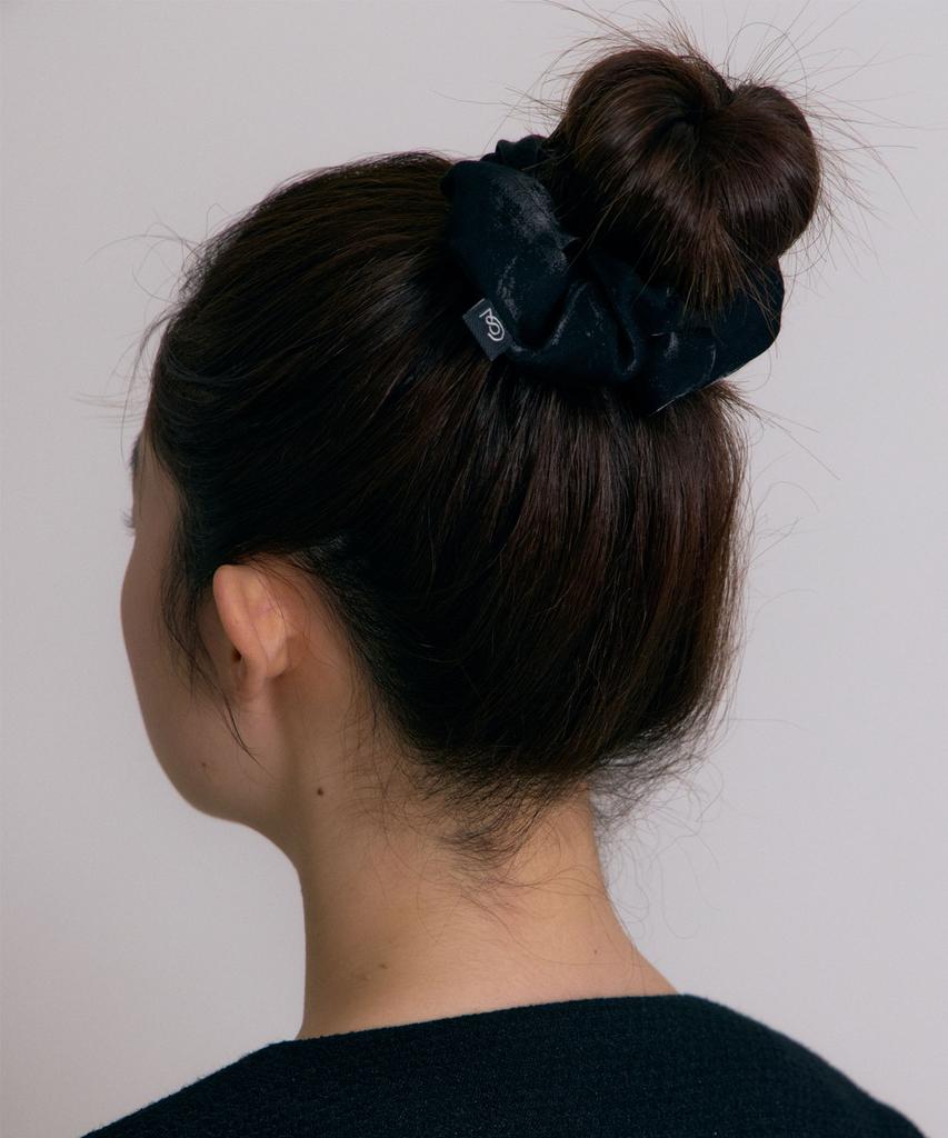 38Comeoncommon Sheer Scrunchie (Shine Black)