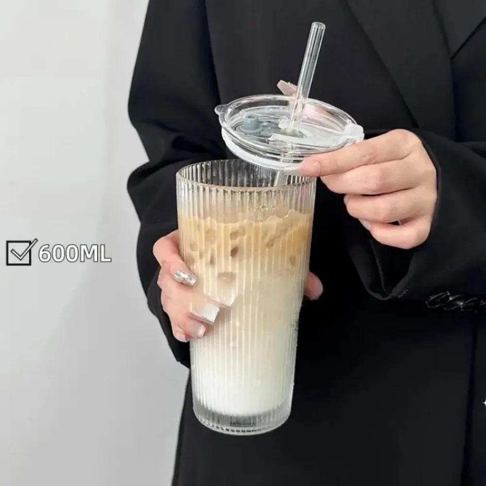600ml Streifen Glasbecher mit Deckel und Strohhalm Transparente Trinkgläser für Wasser und Eiskaffee Tassen Becher Trinkgeschirr