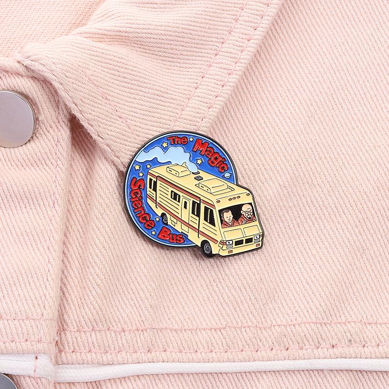 Anime Filme Emaille Pins Custom Autos Busse Broschen Anstecknadeln Kleidung Cartoon Lustiger Schmuck Geschenk für Kinder Freunde
