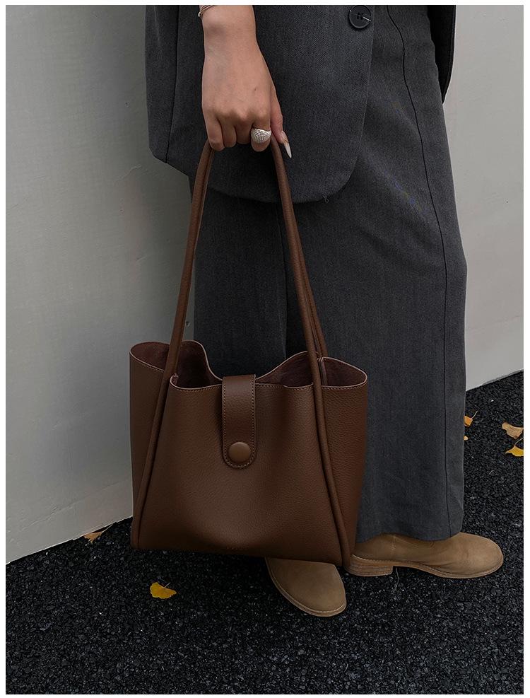 Women's Large Capacity Retro Commuter Tote Bag, Winter 2025, Soft Leather, High-end Shoulder Bag