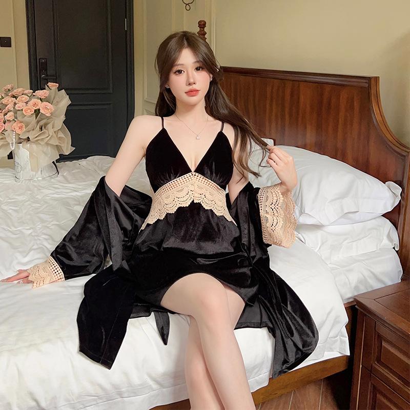 Autumn and winter golden velvet pure desire wind sexy suspender nightgown, loungewear two-piece set, simulated silk women's pajamas