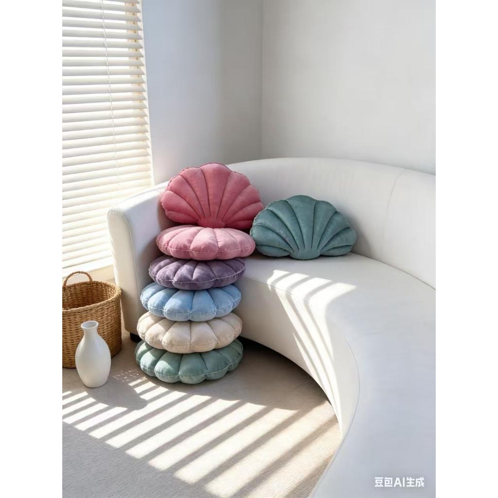 A seashell-shaped pillow, suitable for living room sofas, bedrooms, offices, and home decor.