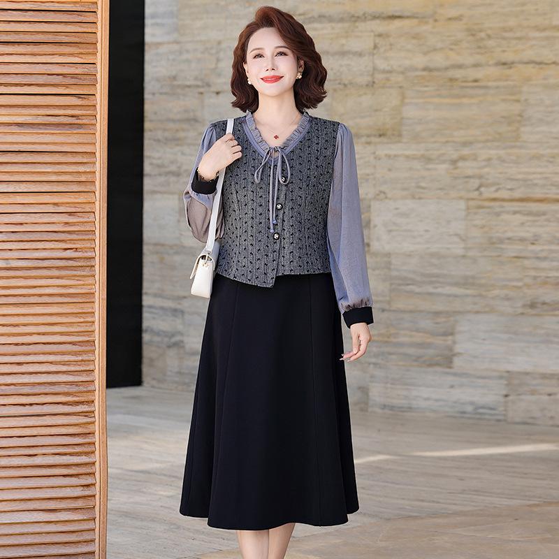 Mom's Elegant Spring/Summer 2026 Long-Sleeve Dress: Stylish, Middle-Aged, with a Fake Two-Piece Design
