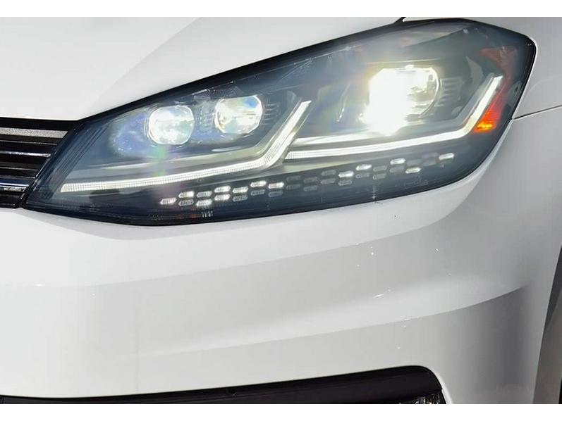 Volkswagen Golf 7 Headlight Assembly (2013-2017) - Starry Sky LED Lens, Daytime Running Lights, Flowing Turn Signals