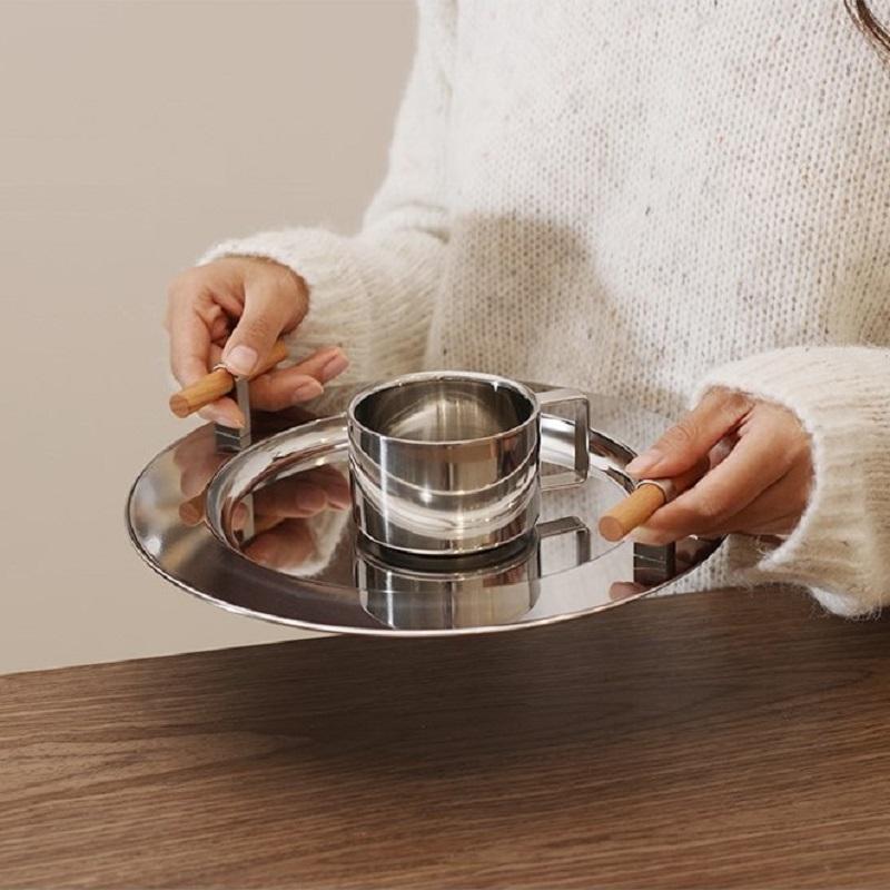 

Stainless Steel Metal Round Storage Tray With Wooden Handle Desk Organizer For Tea Water Coffee Cup Plates Table Decorative