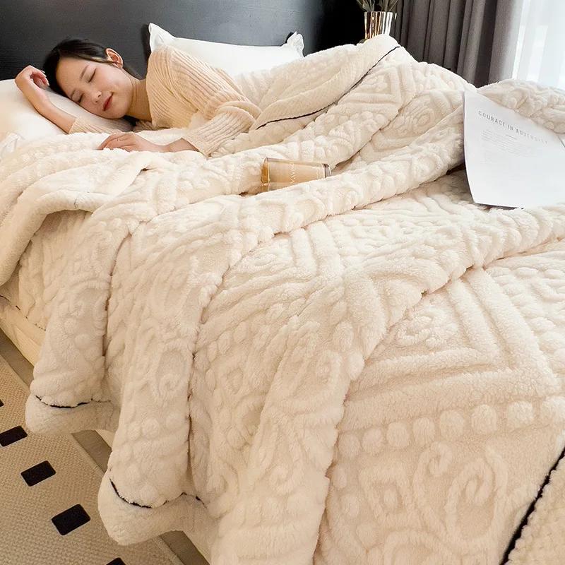New Velvet Warm Autumn Winter Blanket for Bed Soft Fluffy Sofa Blankets Warmth Cozy Coral Flannel Sofa Cover Blanket Solid Color