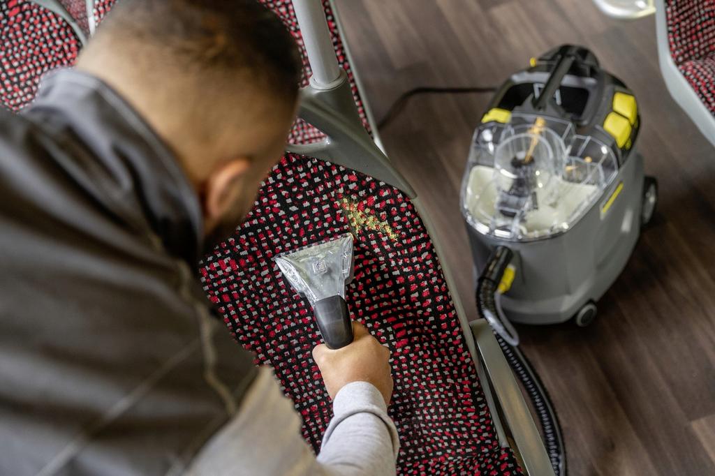 Karcher Puzzi 8/1 (1.100-240.0) Washing Vacuum Cleaner