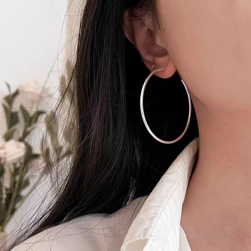 Empfohlen! Sehr feiner schlichter Ring, Ohrstecker mit Silbernadel, Ohrringe für Damen in Kreisform, für eckiges Gesicht, Hochwertige Ohrstecker, Ohrringe.