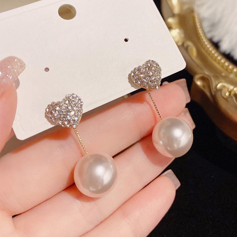 High End Heart-shaped Earrings with A Niche Temperament