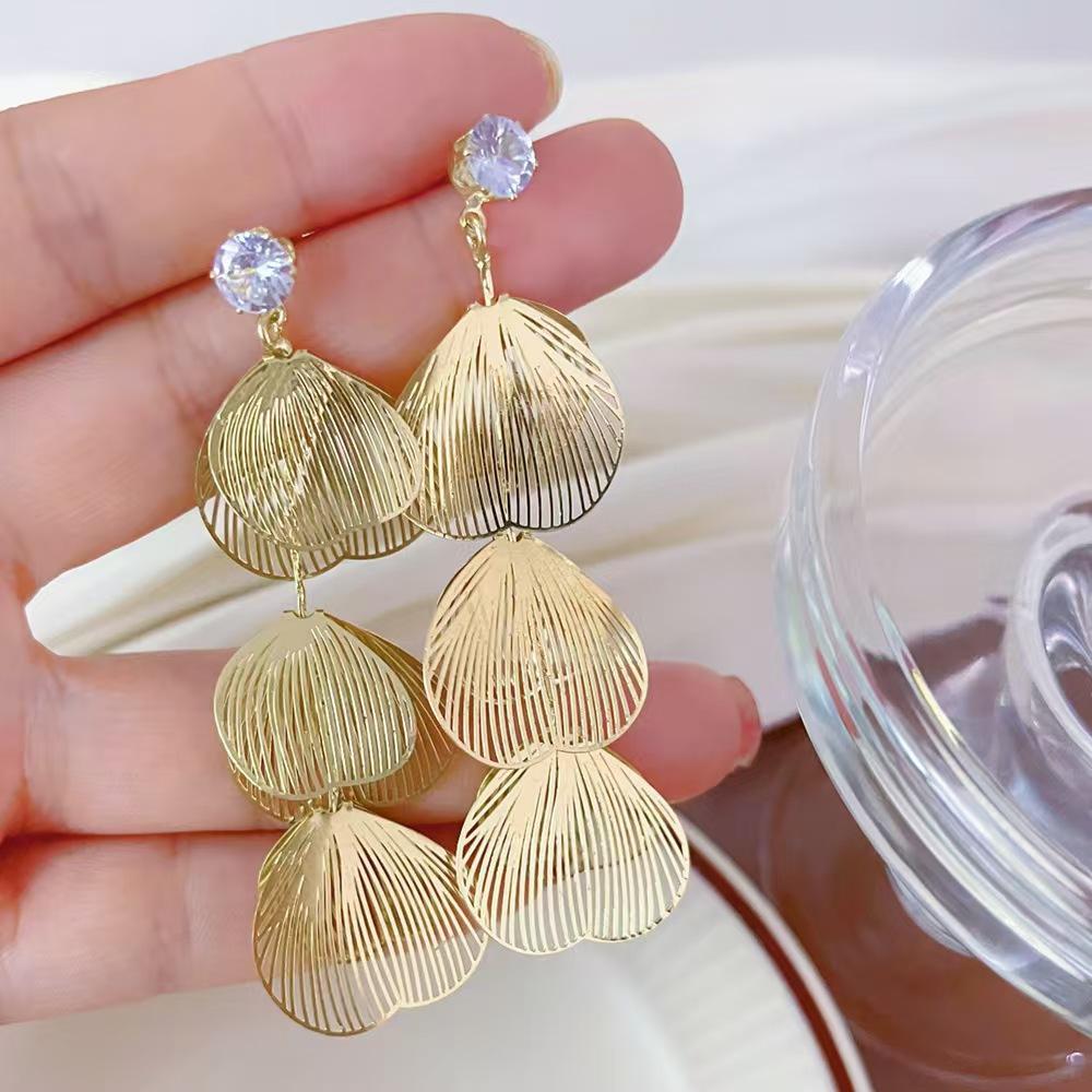 Long Exaggerated Petal Metal Earrings With A Light Luxury Style And A Niche Design Fashionable And Personalized For Women