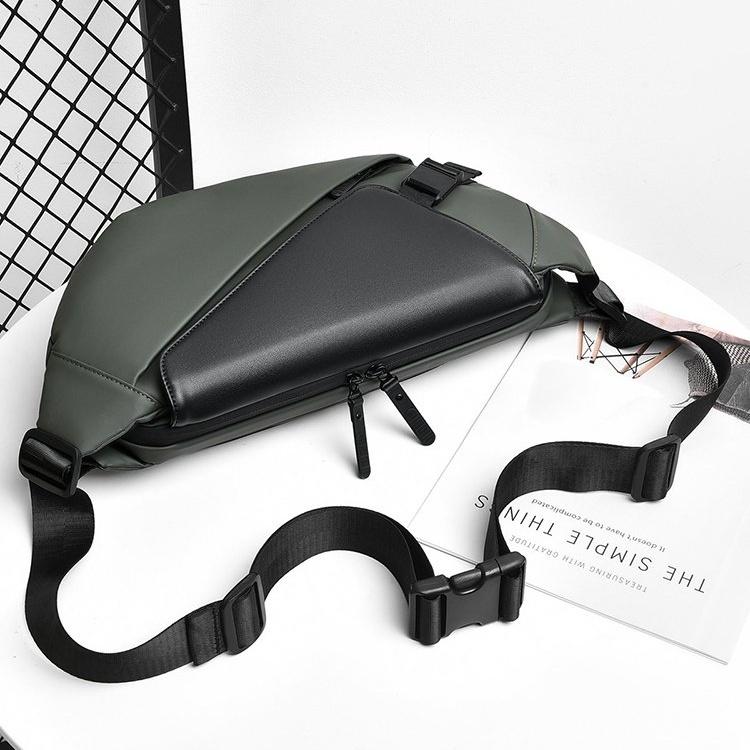 Outdoor lightweight breast bag messenger bag