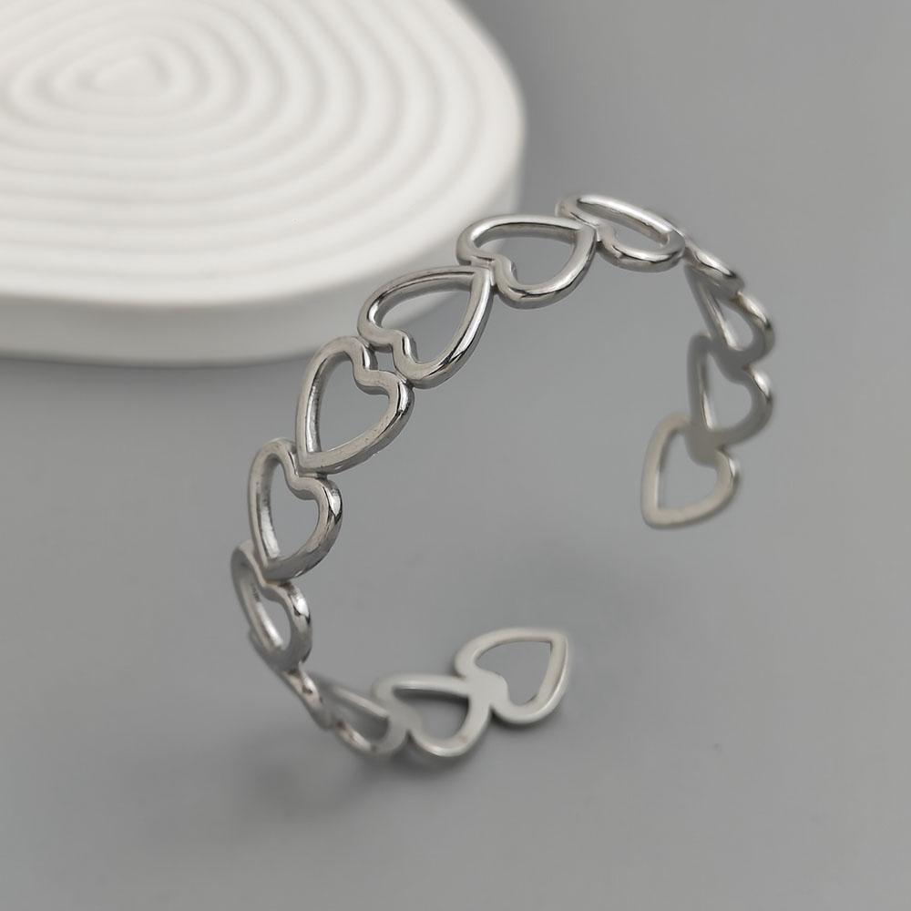 Fashionable Hollow Love Gold-plated Women's Bracelet, Waterproof and Non-fading Heavy Metal Stainless Steel Jewelry, Party Gift