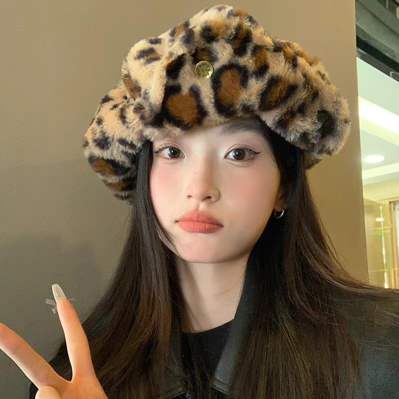 

Новый берет с леопардовым принтом, женский, осенне-зимний, корейская версия, универсальный, подчеркивающий лицо, шляпа маленького художника, теплый, с защитой ушей, берет M（56-58cm）