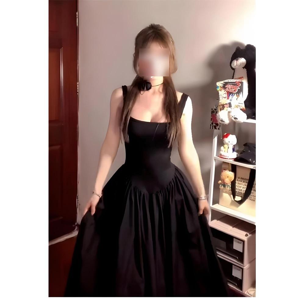 

Темпераментное маленькое черное платье женское летнее с завышенной талией и тонкой большой юбкой, платье-майка на бретелях XL- (recommended 110-60kg)