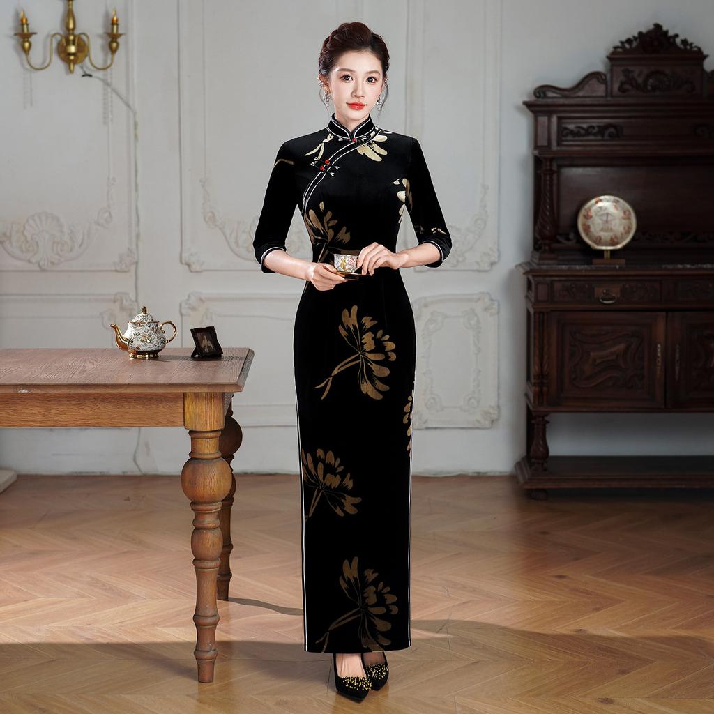 Retro velvet cheongsam stand-up collar seven-quarter-sleeved gold floral split-ended dress, mother-in-law wedding banquet Chinese dress