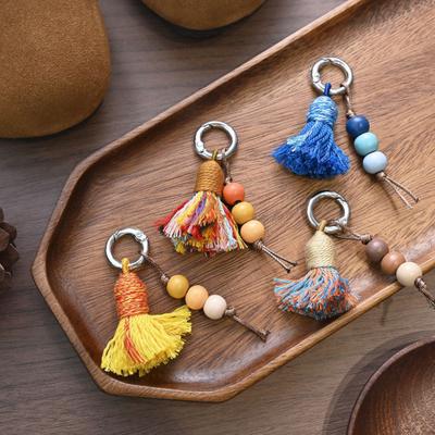 Porte-clés Pendentif Pompon Arc-en-ciel Tibétain avec Perles en Bois Naturel Style Ethnique Charme de Sac Décoration de Chaussures avec Boucle Anneau Métallique Petit Exquis