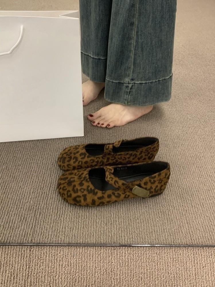 

French flat-bottomed retro round head with suede Mary Jane shoes women s shoes versatile commuting gentle evening wind single shoes 40