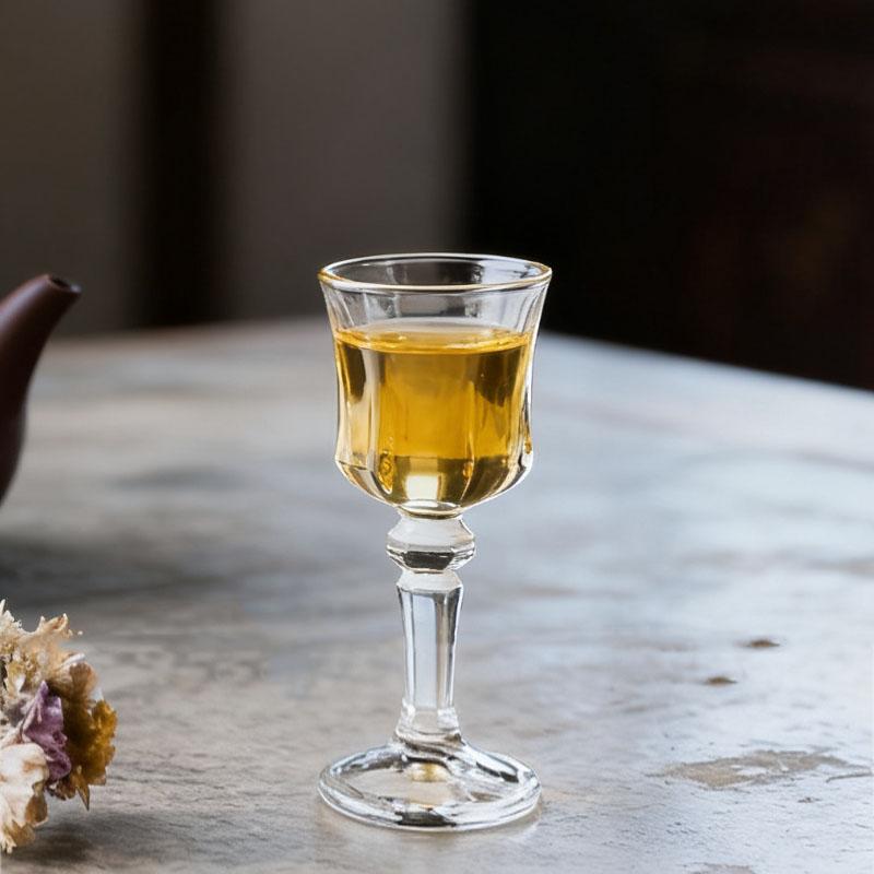 2pcs Creative Exquisite Wine Cup Luxury Wine Glasses Drinking Glasses Bar Cocktail Glass Drinkware Small Wine Glass Spirits Cup