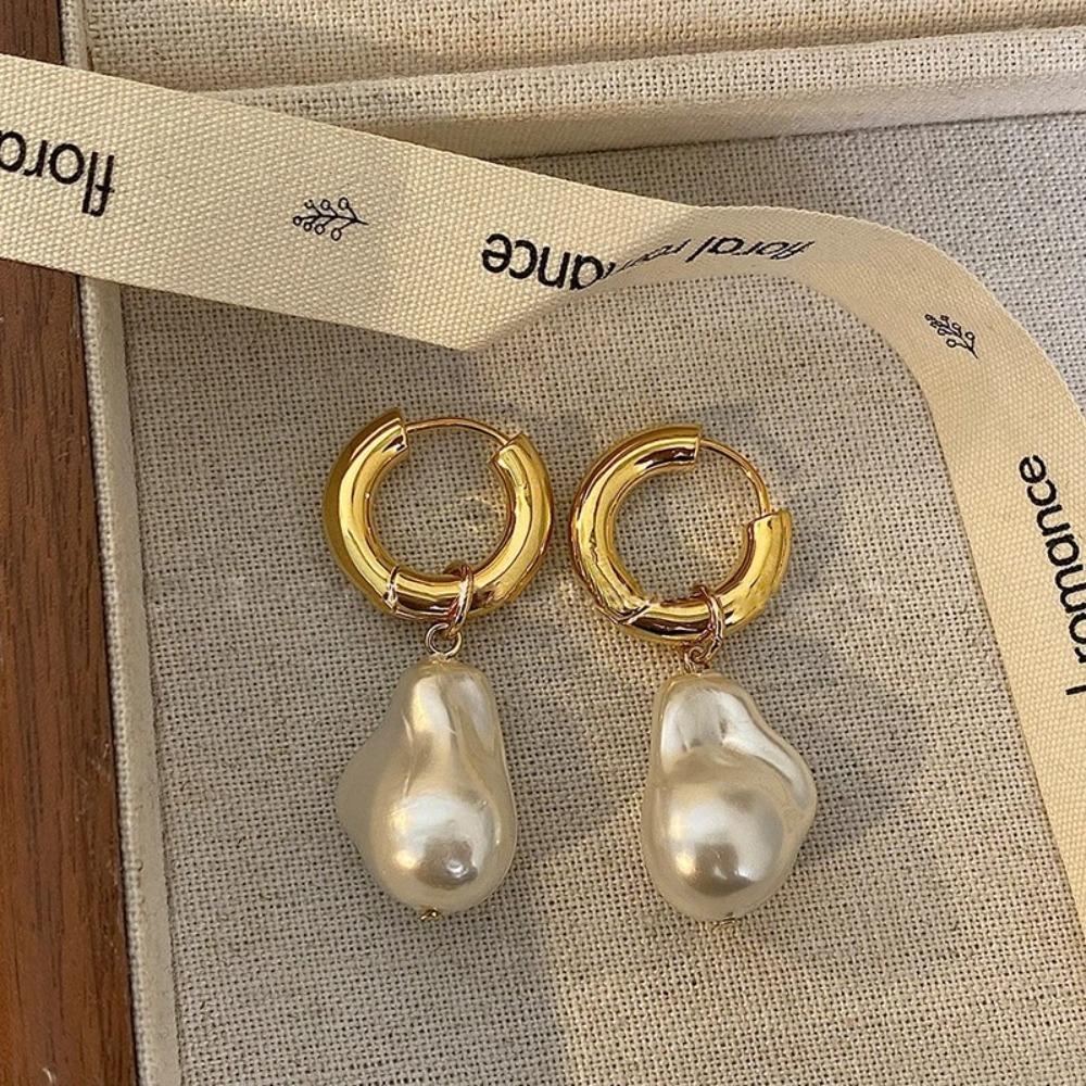 European Baroque Vintage High-end Asymmetrical Gold Color Pearl Earrings for Women Sassy Temperament Elegant Jewelry Party Gifts