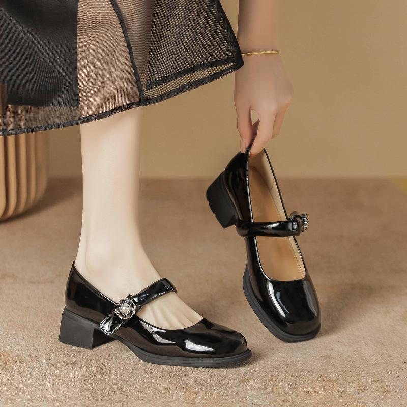 

Mary Jane shoes women s spring new round head shallow mouth gentle small leather shoes thick heel with pearl single shoes women 39 чёрный