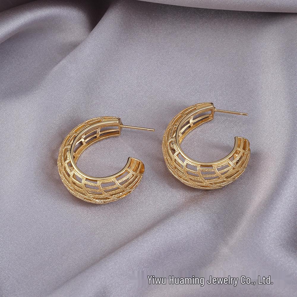 European American Style Luxury Stud Earrings: Elegant Cross-border Niche Hoops, Versatile Celebrity-inspired Accessories