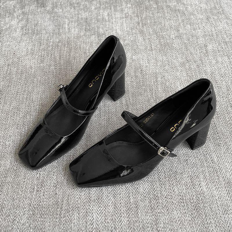 

Французские простые квадратные кожаные туфли Мэри Джейн, женские, осень 2024, новые туфли с одним словом на толстом каблуке, одинарные туфли на высоком каблуке 40 чёрный