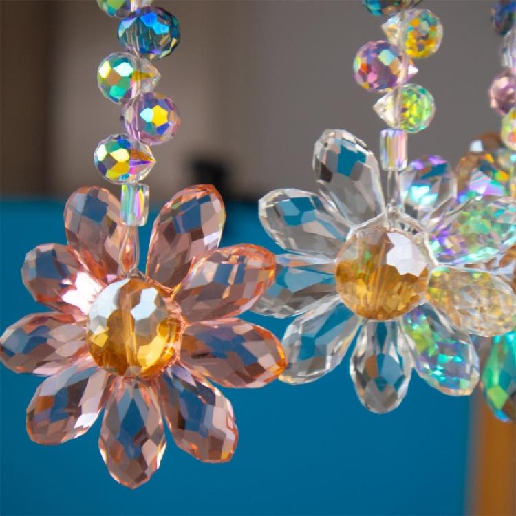 Crystal Rainbows Suncatchers, Hanging Crystals Sun Catchers for Window, Colorful Suncatchers with Sunflowers Pendants