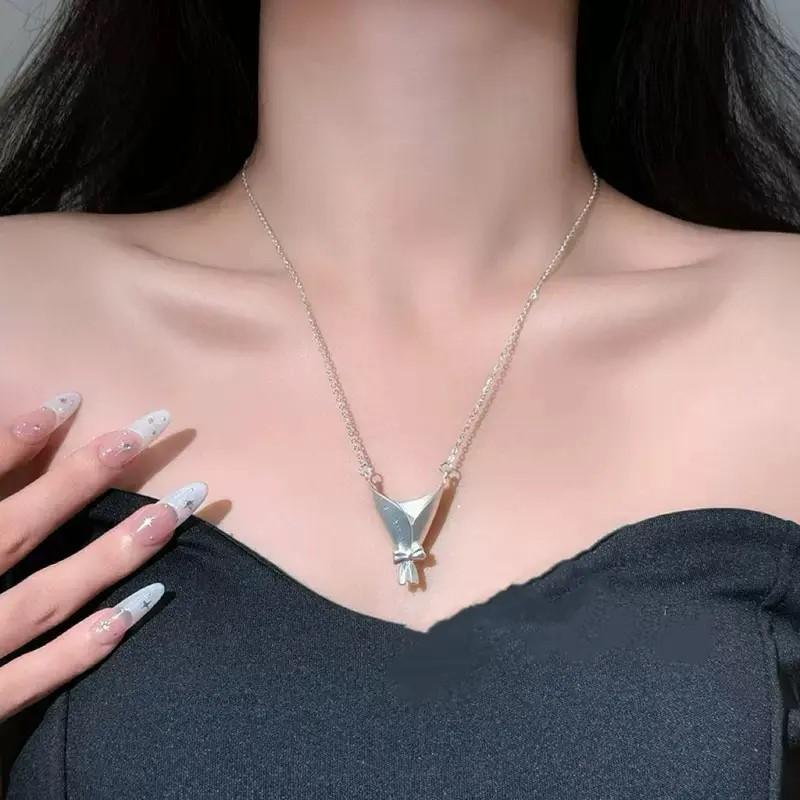 Elegant Wearable Flower Bouquet Clip Pendant Necklace for Women Trendy Romantic Gift for Mom Choker Party Jewelry Gifts