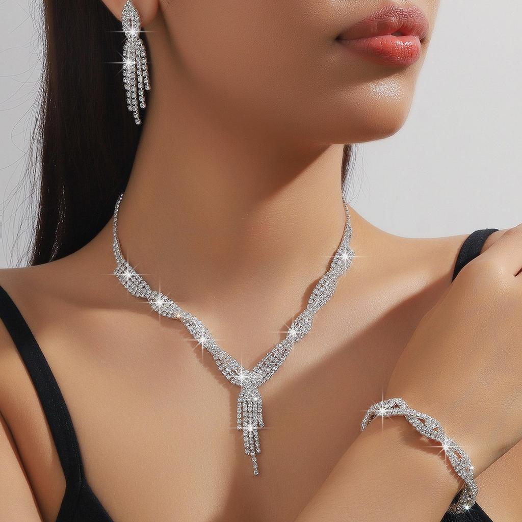 Jewelry Set Premium Three-piece Set Chain Accessories Necklace Stud Earrings Bracelet Fashion Versatile Dress Accessories