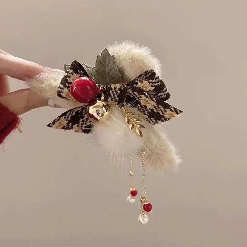 1pc Autumn and winter Christmas plush pearl duckbill clip shark clip elegant temperament hair clip, grab clip hair accessory