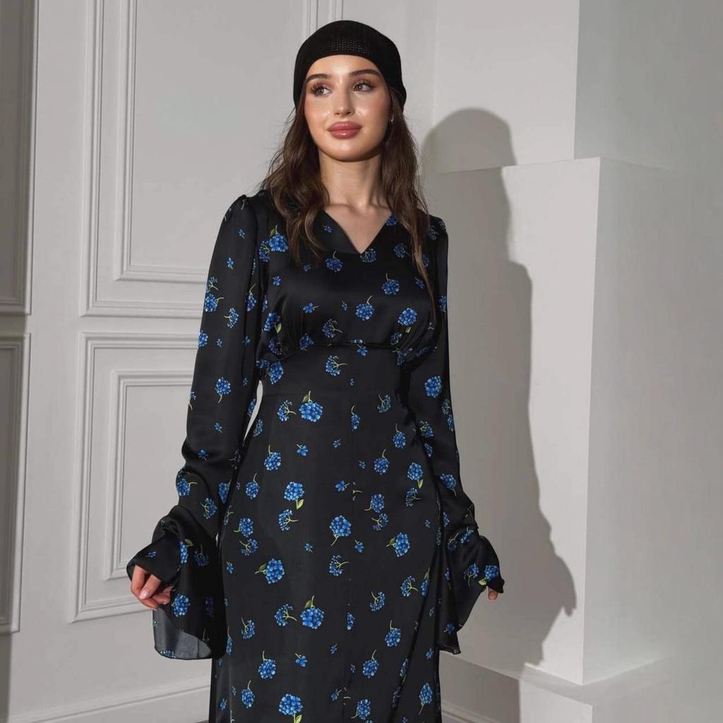 Elegant Autumn 2025 Retro Print Dress with Ruffled Sleeves and Waist-Cinching Design - European & American Style