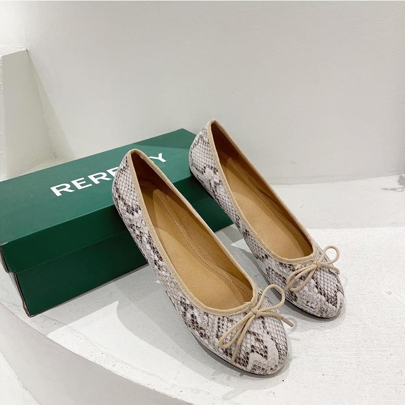 

Мода 2025 Мокасины с бантом с узором змеи Женские балетки с круглым носком и мягкой подошвой Обувь из змеиной кожи Женские больших размеров 42/43 Лоферы-балетки 5 абрикосовый