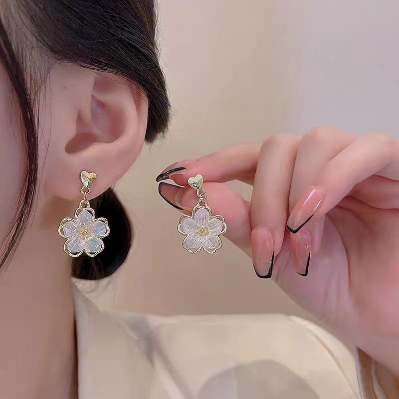 Fashion light luxury high-end stud earrings small fresh flower series earrings sweet and exquisite niche versatile daily earrings