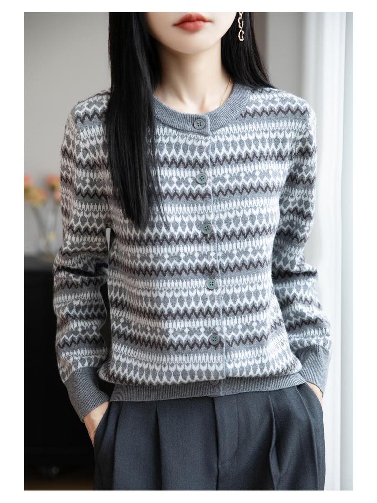2025 Women's Retro Fair Isle Jacquard Knit Wool Cardigan with Round Neck - New Christmas Design