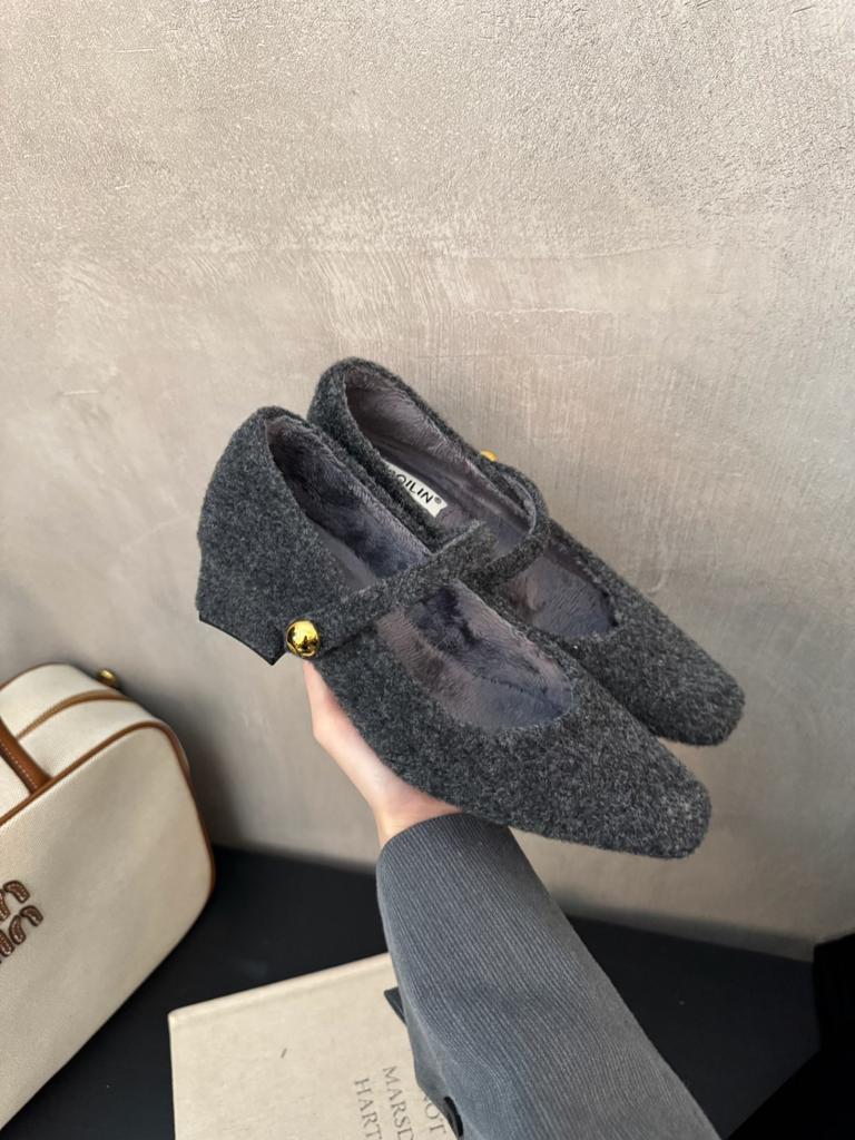 2025 new French thick heel square head woolen single shoes female grandma shoes velvet medium heel Mary Jane fluffy shoes