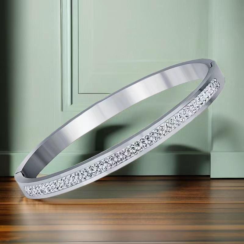 High-End Women's Stainless Steel Bracelet - Non-Fading, Titanium Steel, Elegant Buckle Jewelry