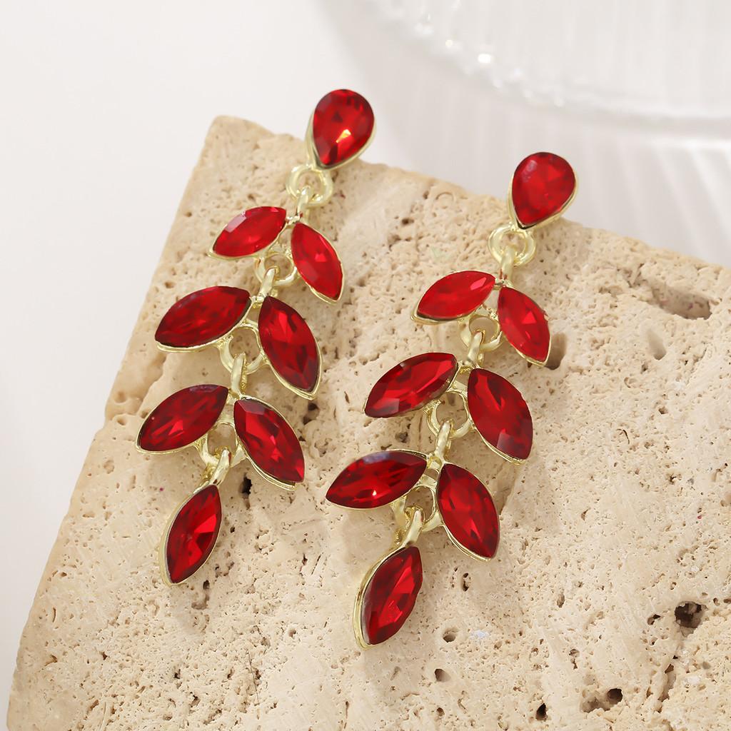 Alloy Leaf Pendant Long Earrings With Fashionable Design For Womens Party And Wedding