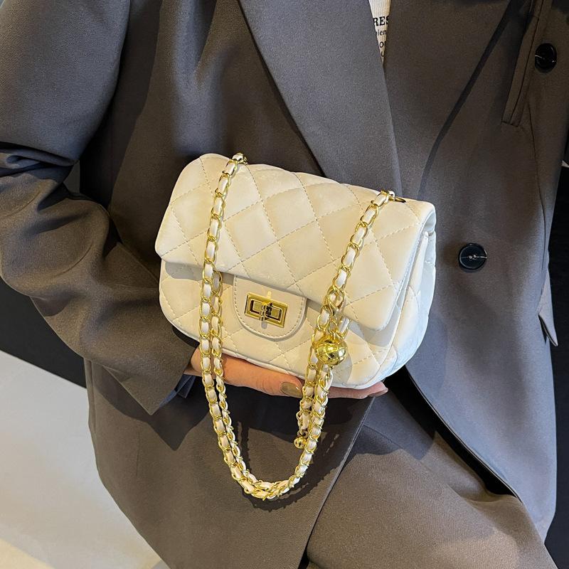 This Year, the Popular Bag Ladies 2025 New Autumn and Winter Rhombus Chain Bag Premium Texture Shoulder Messenger Commuter Bag