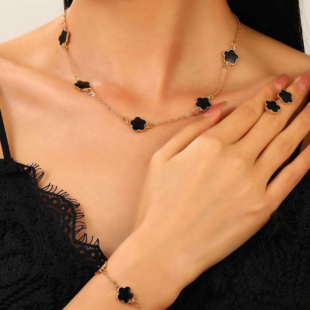 Elegante Conjunto de Joias de Trevo de Quatro Folhas: Pulseira, Anel e Colar de Alta Qualidade