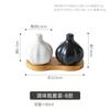 Japanese Simple Black White Ceramic Seasoning Bottle Set Creative Onion Shape Salt Shaker Set Spice Jars Cabinet Decoration