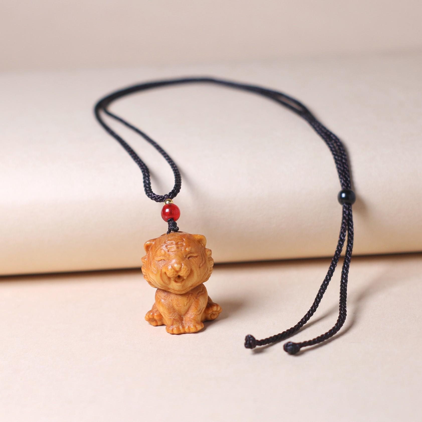 Cliff Cypress Zodiac Animal Carving Pendant - Exquisite Handheld Cultural Ornament Necklace тигровый