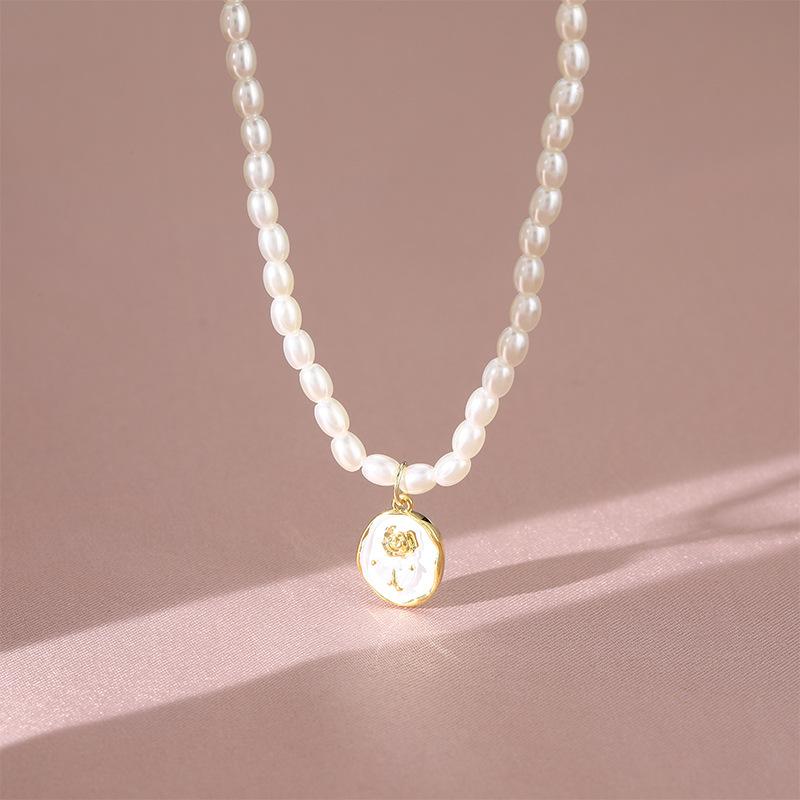 Light Luxury Design Pearl Necklace Women'S High Sense Natural Simple Temperament Rose Fritillary Pendant Accessories