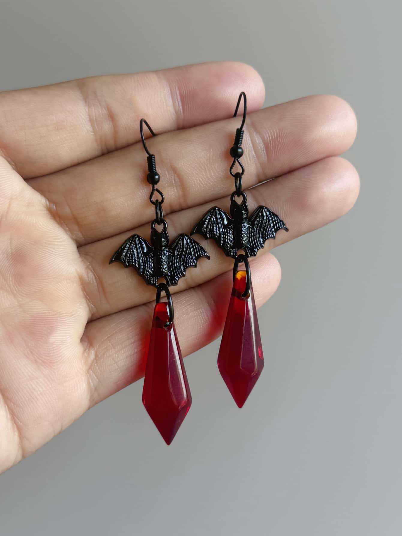 

Gothic Dark Vampire Black Bat Red Teardrop-shaped Glass Crystal Dangle Earrings for Women Halloween Party Jewelry Accessories