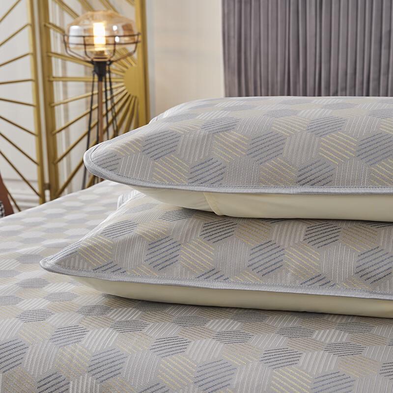 Louis Kellog Pameti Jacquard Ice Silk Mat Set