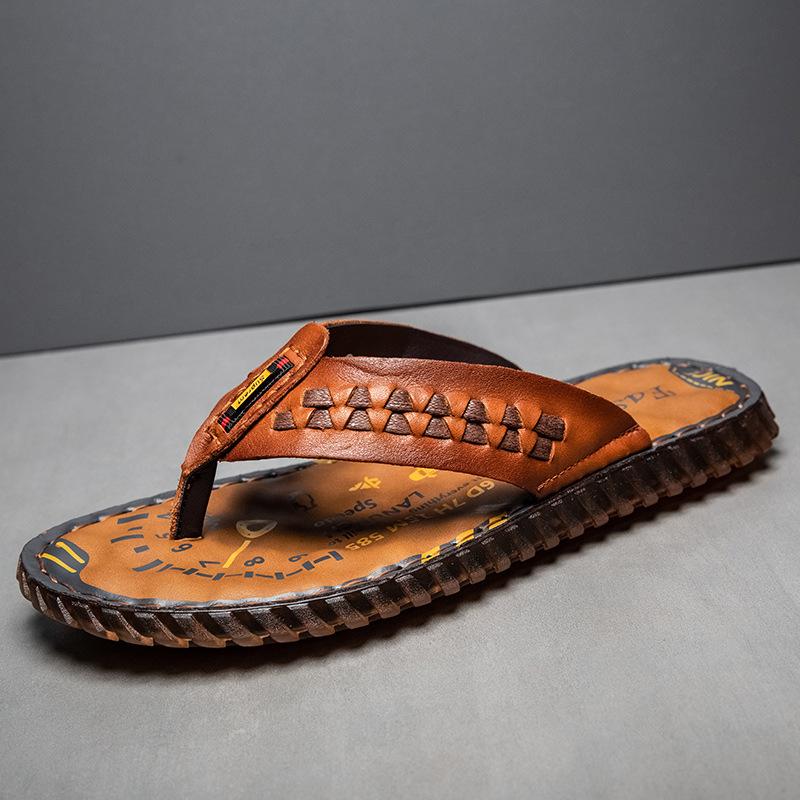 2025 high-end comfortable men's summer wear a pedal on the first layer of cowhide men's flip-flops European station slippers men's trend