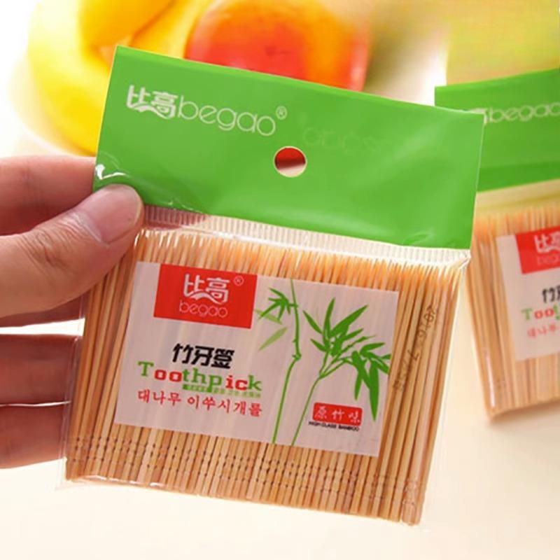 

Одноразовые бамбуковые зубочистки для домашнего использованияСпециальные бамбуковые зубочистки для чистки зубовПортативные тонкие держатели для зубочисток для отелей 1 bag [250 pieces]