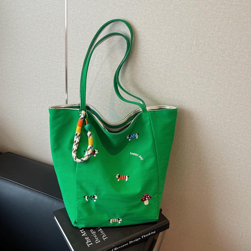 

Women s Nylon Cartoon Puppy Embroidery Single Shoulder Tote Bag with Pendant, Striped Double-Sided Design зелений